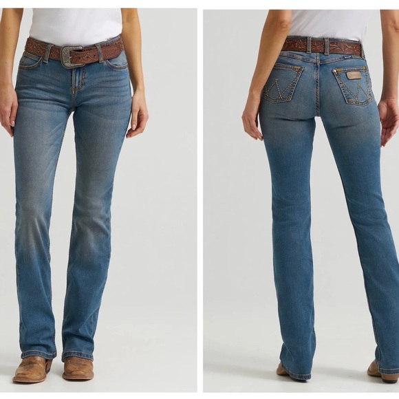 Wrangler® Women's Boot Cut Retro Mae Mid-Rise Stretch Jeans Size 29 - Picture 1 of 12